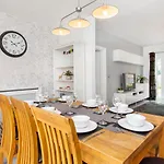 Woodlea House With Free Parking