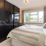 Woodlea House With Free Parking Holiday home *