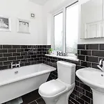Woodlea House With Free Parking Holiday home
