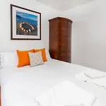 Woodlea House With Free Parking *