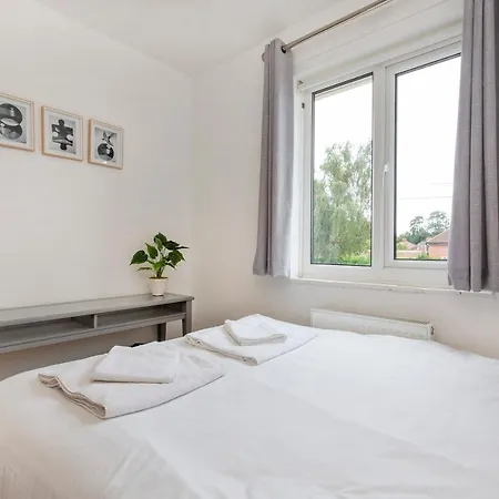 Woodlea House With Hot Tub With Free Parking Holiday home