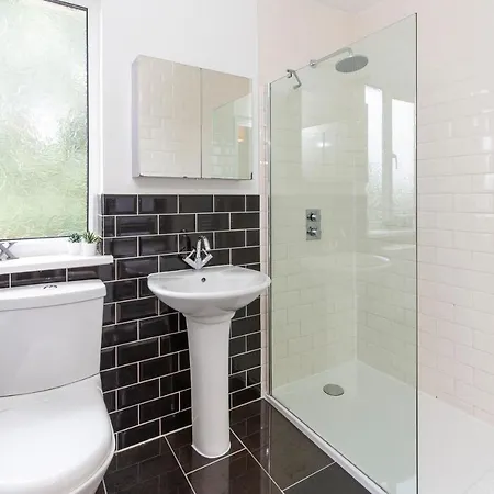 Woodlea House With Hot Tub With Free Parking Holiday home *