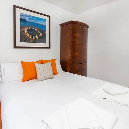 Woodlea House With Free Parking *