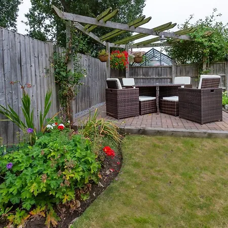 Woodlea House With Hot Tub With Free Parking Holiday home