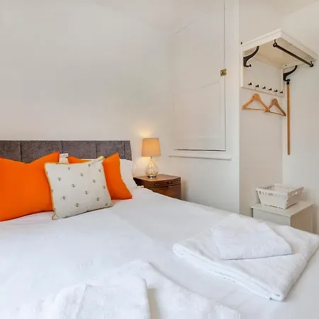 Woodlea House With Free Parking *
