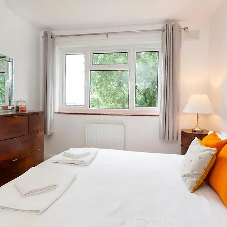 Holiday home Woodlea House With Free Parking *