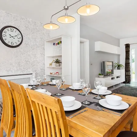 Woodlea House With Hot Tub With Free Parking