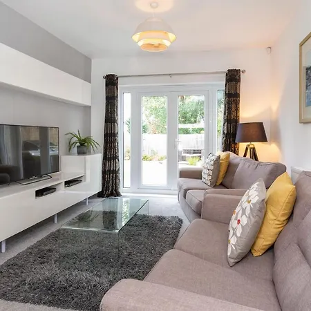 Сasa de vacaciones Woodlea House With Hot Tub With Free Parking