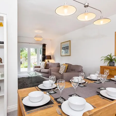 Woodlea House With Hot Tub With Free Parking Сasa de vacaciones *