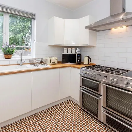 Сasa de vacaciones Woodlea House With Hot Tub With Free Parking